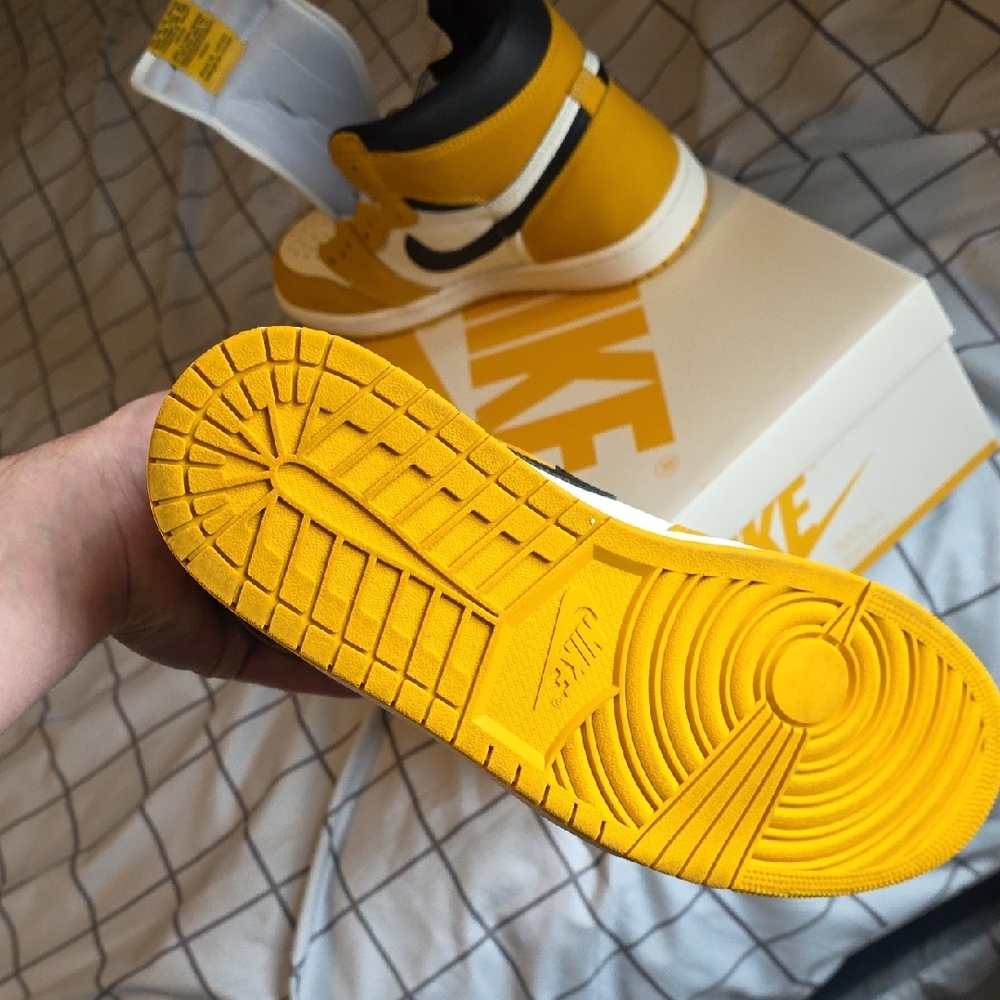 Nike High-Top Sneakers Yellow and White - Picture 11 of 13